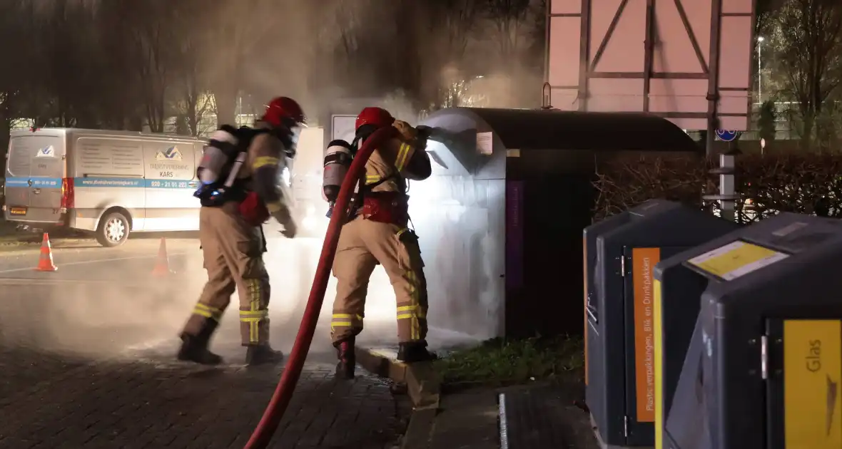 Kledingcontainer in brand door vuurwerk - Foto 11
