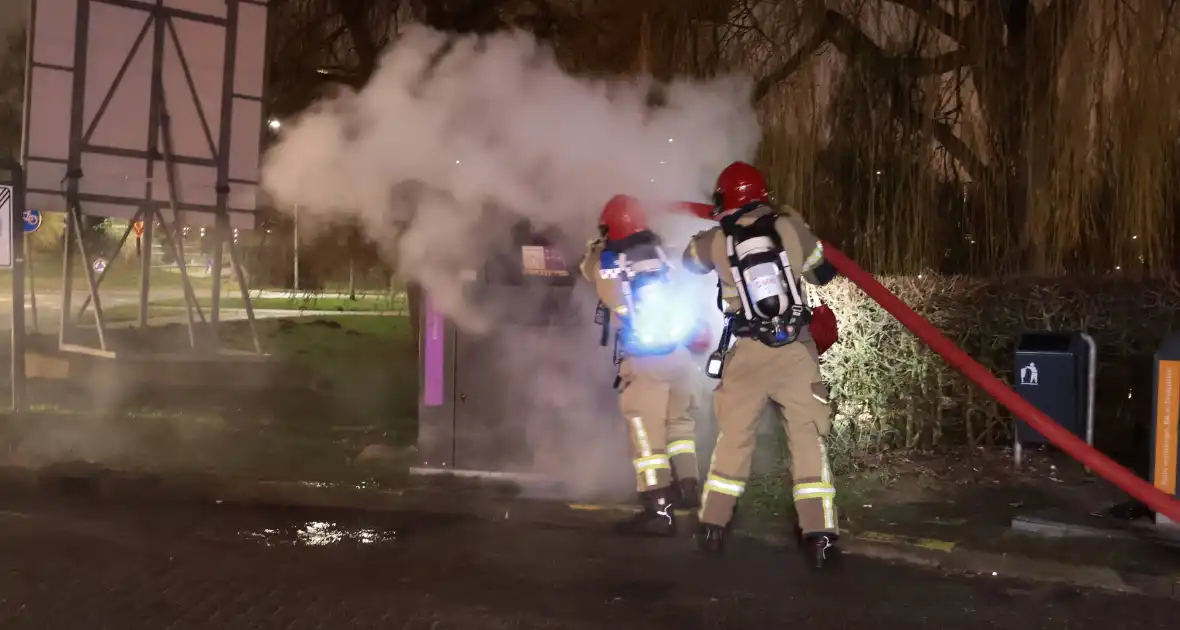 Kledingcontainer in brand door vuurwerk - Foto 12