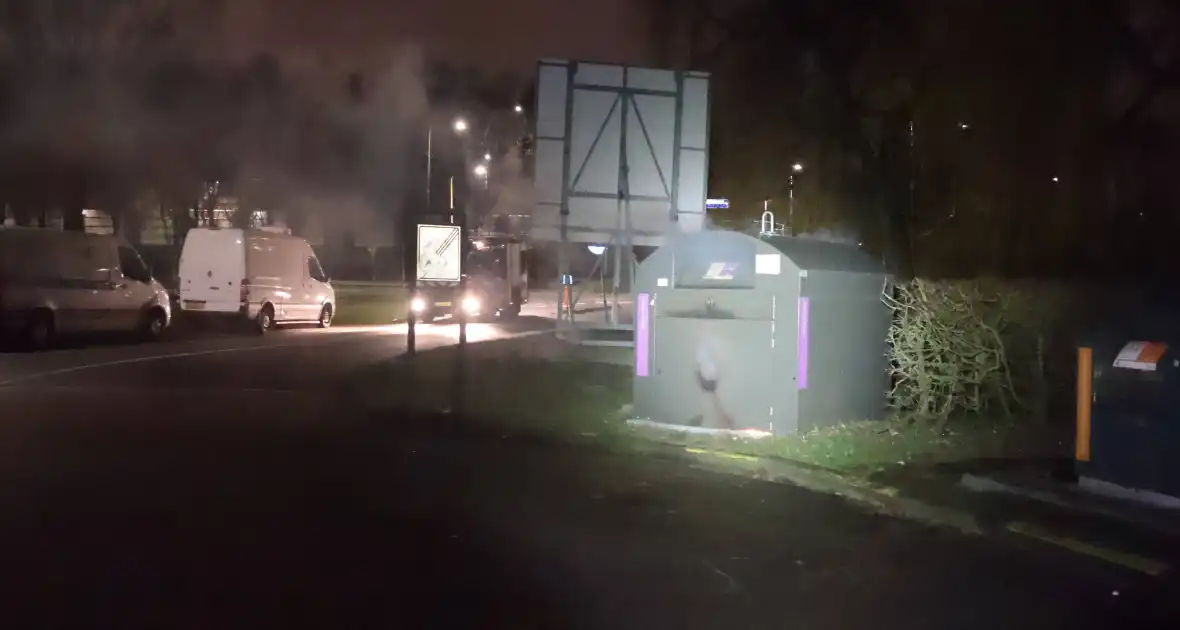 Kledingcontainer in brand door vuurwerk - Foto 14