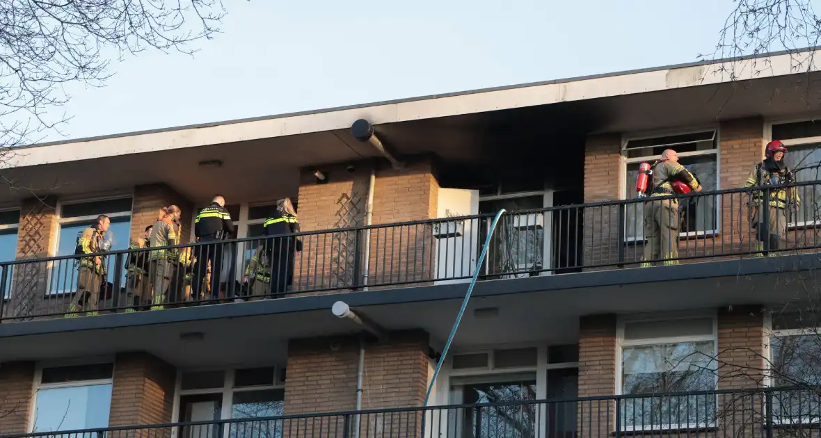 Brand in flatwoning leidt tot zwaargewonde - Foto 11