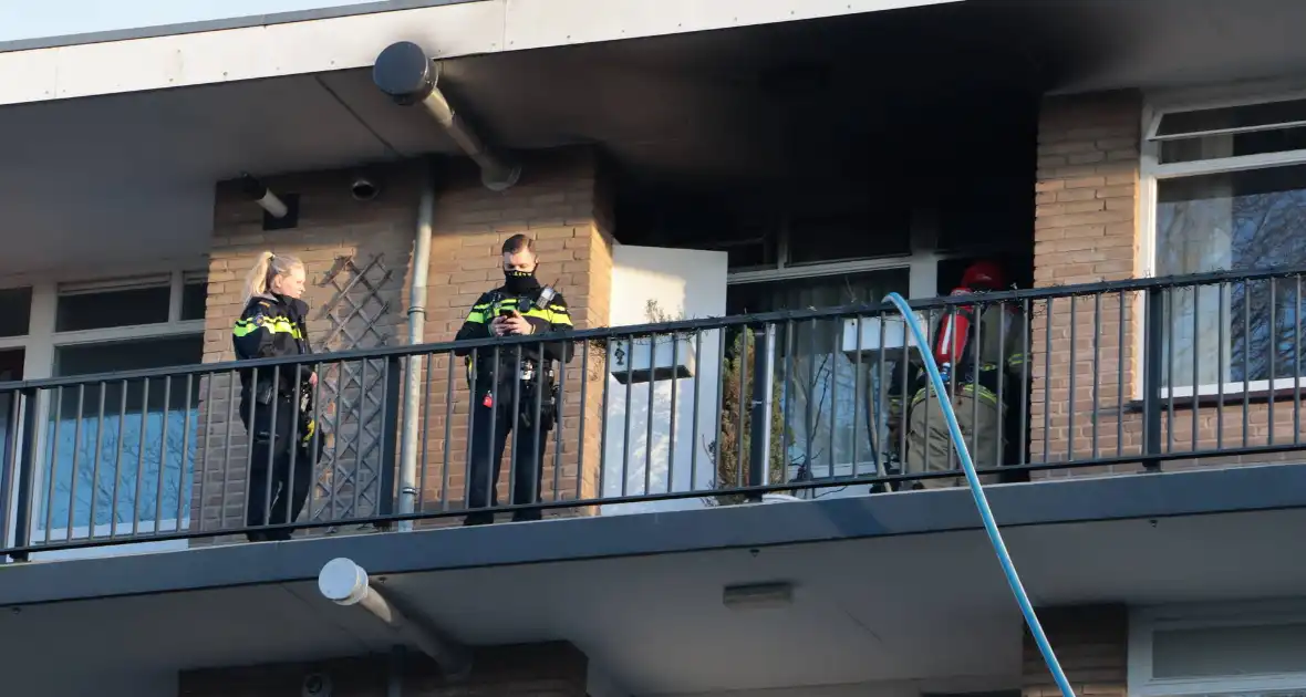Brand in flatwoning leidt tot zwaargewonde - Foto 18