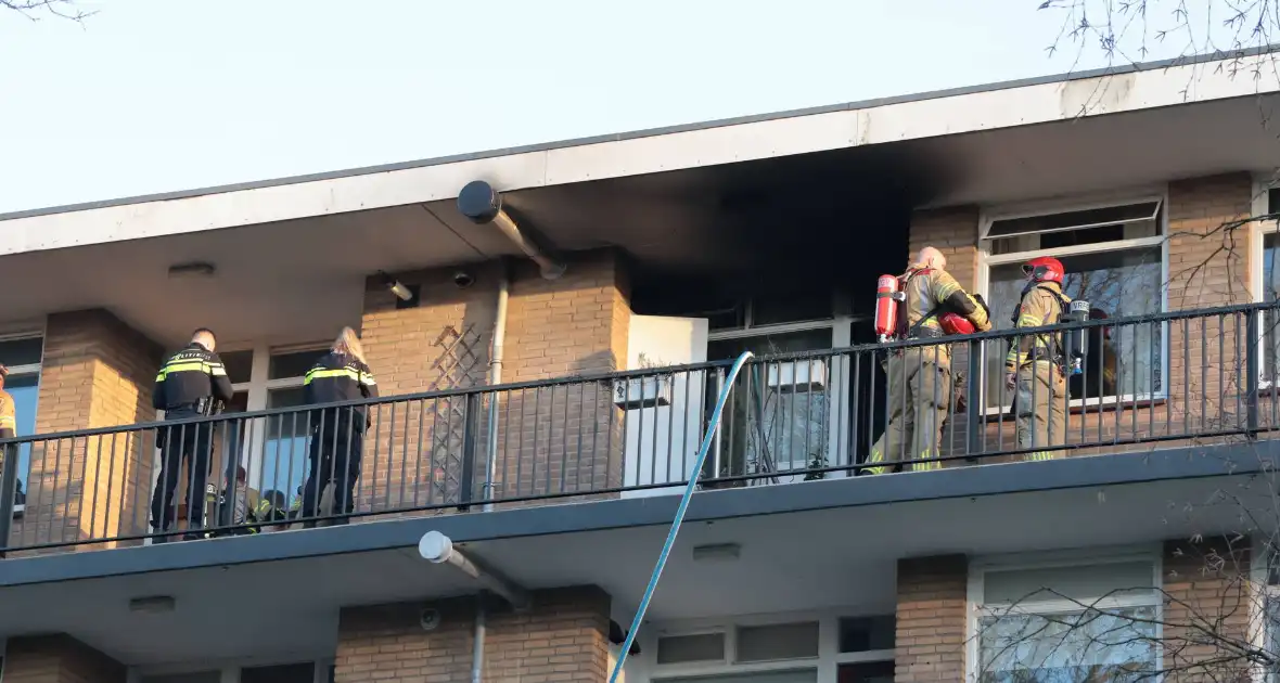 Brand in flatwoning leidt tot zwaargewonde - Foto 4