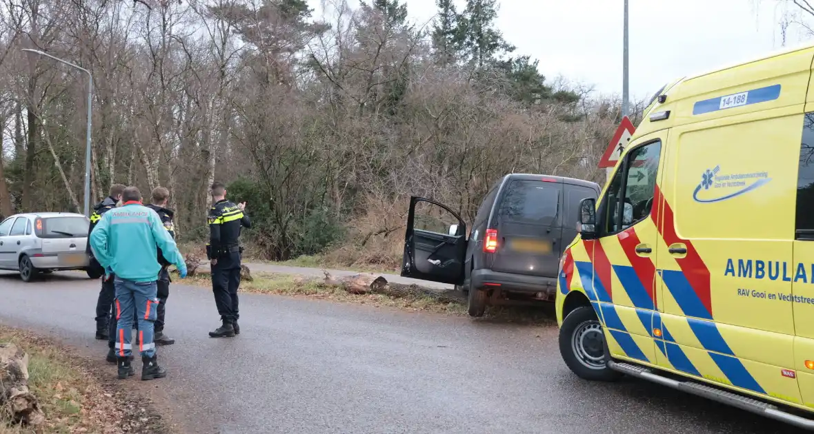 Auto vliegt uit de bocht met letsel als gevolg - Foto 5