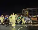 Auto belandt in het water na aanrijding