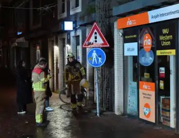 Klimop geblust met emmer water