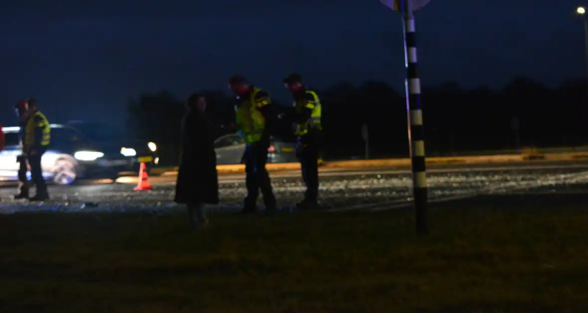 Auto op de kop na ongeval - Foto 5