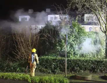Buitenbrand beschadigt schuurtje en tuin