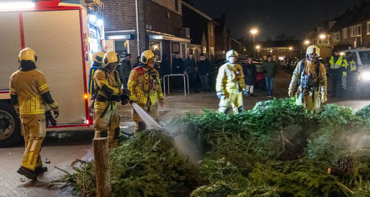 Buitenbrand en onrust rond nieuwjaarsviering - Foto 4