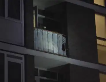 Balkonbrand door vuurwerk snel gedoofd