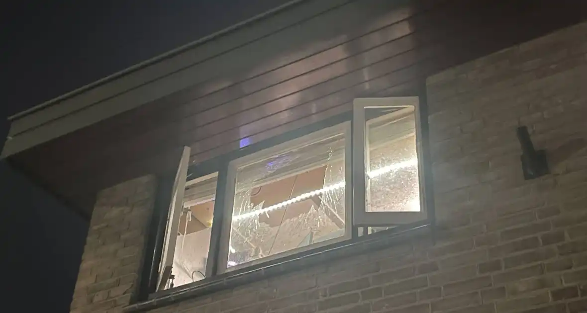 Ramen gesneuveld door vuurwerk - Foto 2