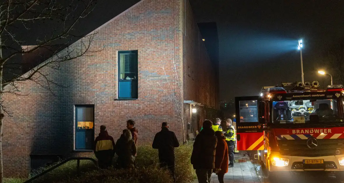 Woningbrand vermoedelijk veroorzaakt door vuurwerkbom - Foto 2