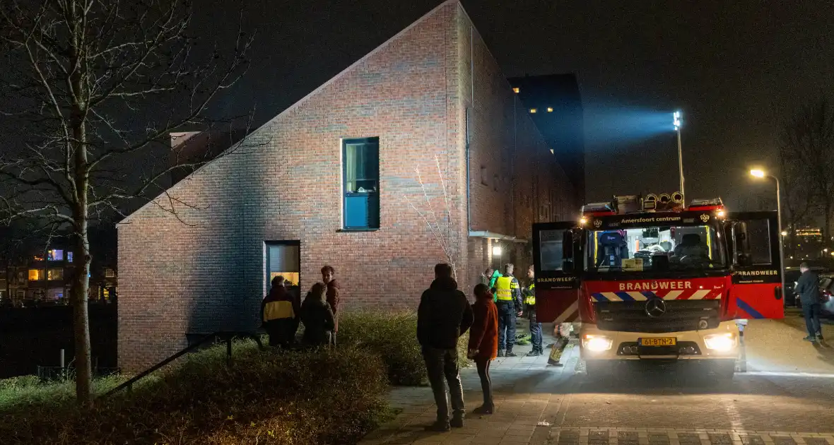 Woningbrand vermoedelijk veroorzaakt door vuurwerkbom - Foto 3