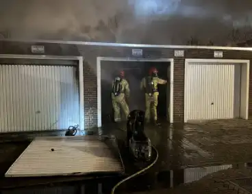 Brand in twee garageboxen