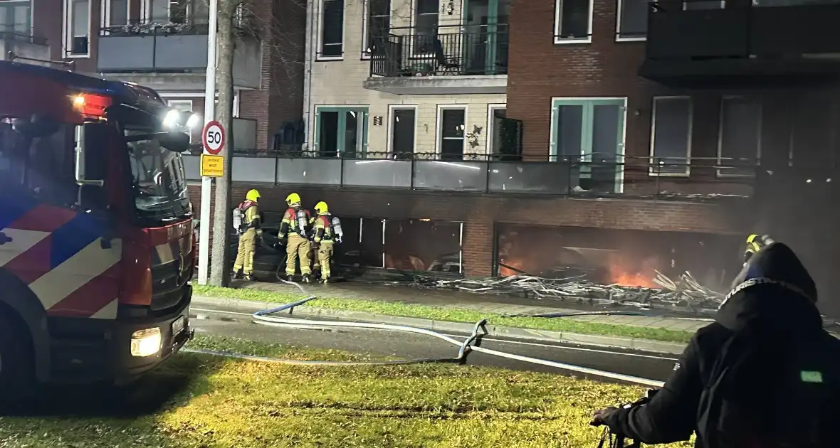 Brand in parkeergarage leidt tot grote inzet hulpdiensten - Foto 2