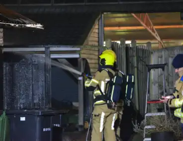 Brand verwoest bijgebouw