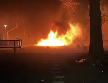Buitenbrand zorgt voor zwarte rookwolken