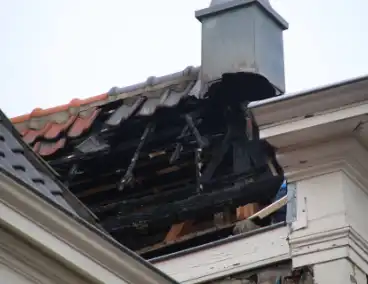 Schades van twee grote branden bij daglicht goed te zien