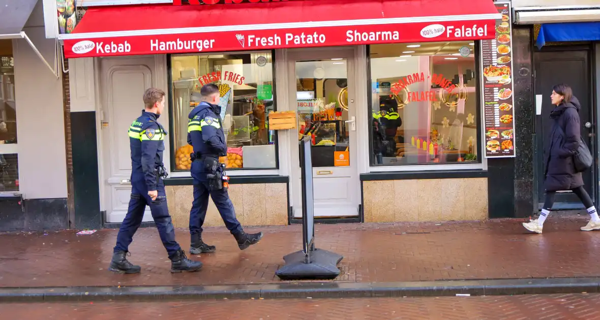 Politie onderzoekt explosie en brandstichting