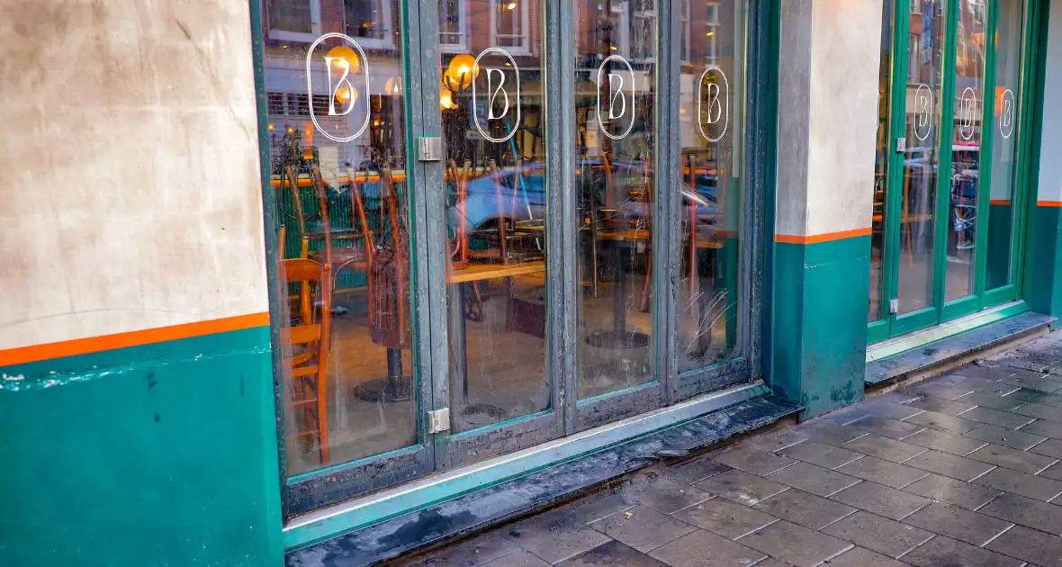 Politie onderzoekt explosie en brandstichting - Foto 4