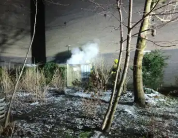 Brandende afvalcontainer geblust