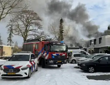 Woningbrand leidt tot ontruiming van omliggende woningen