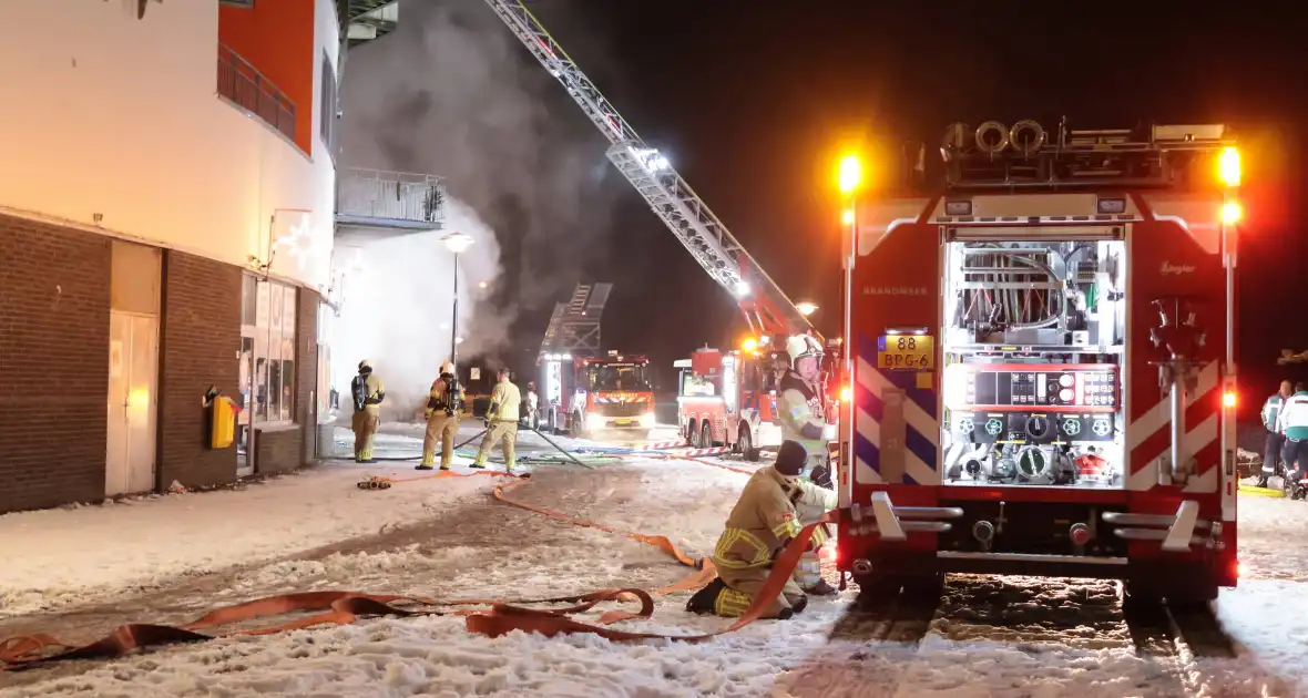 Uitslaande brand in restaurant leidt tot ontruiming appartementen