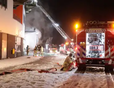 Uitslaande brand in restaurant leidt tot ontruiming appartementen