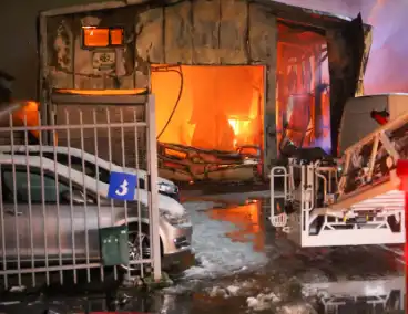 Grote brand op autosloperij