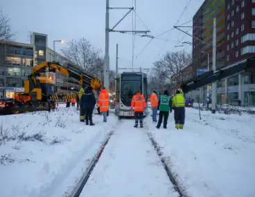 Tram ontspoort door hevige sneeuwval