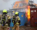 Brandweer bestrijdt brand in elektrakast