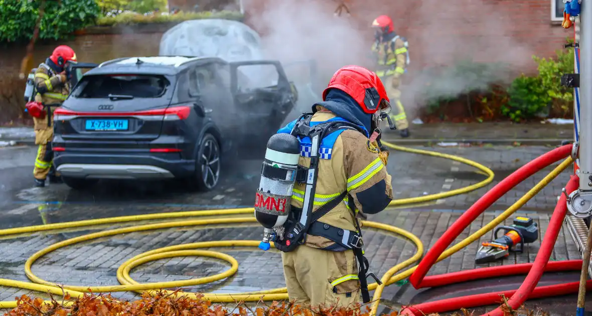 Brand in woonwijk vergt uitgebreide hulpverlening - Foto 3