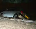 Auto belandt in sloot na winterse gladheid
