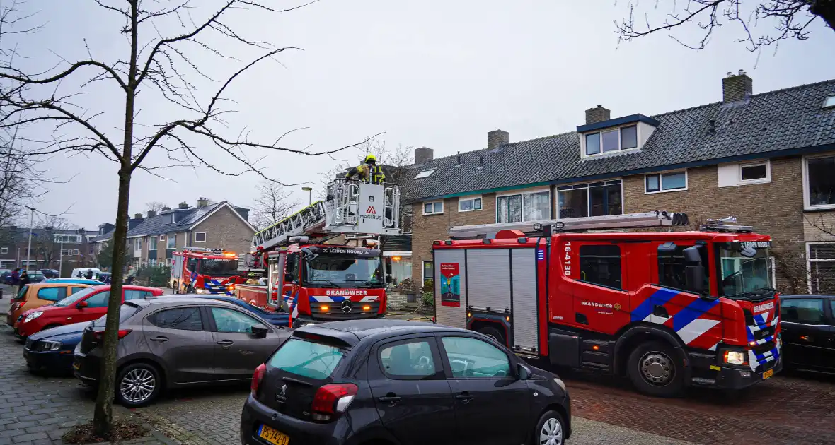Bewoners niet thuis tijdens zolderbrand - Foto 1