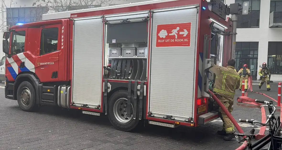 Brand in parkeergarage zorgt voor grote inzet brandweer - Foto 1