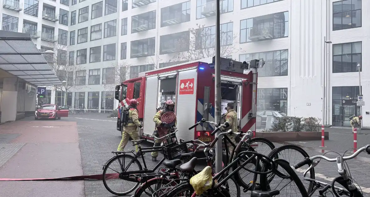 Brand in parkeergarage zorgt voor grote inzet brandweer - Foto 3
