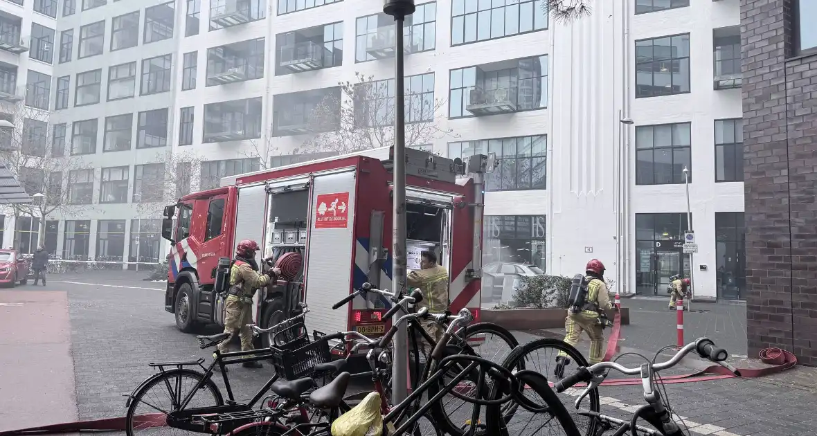 Brand in parkeergarage zorgt voor grote inzet brandweer - Foto 4