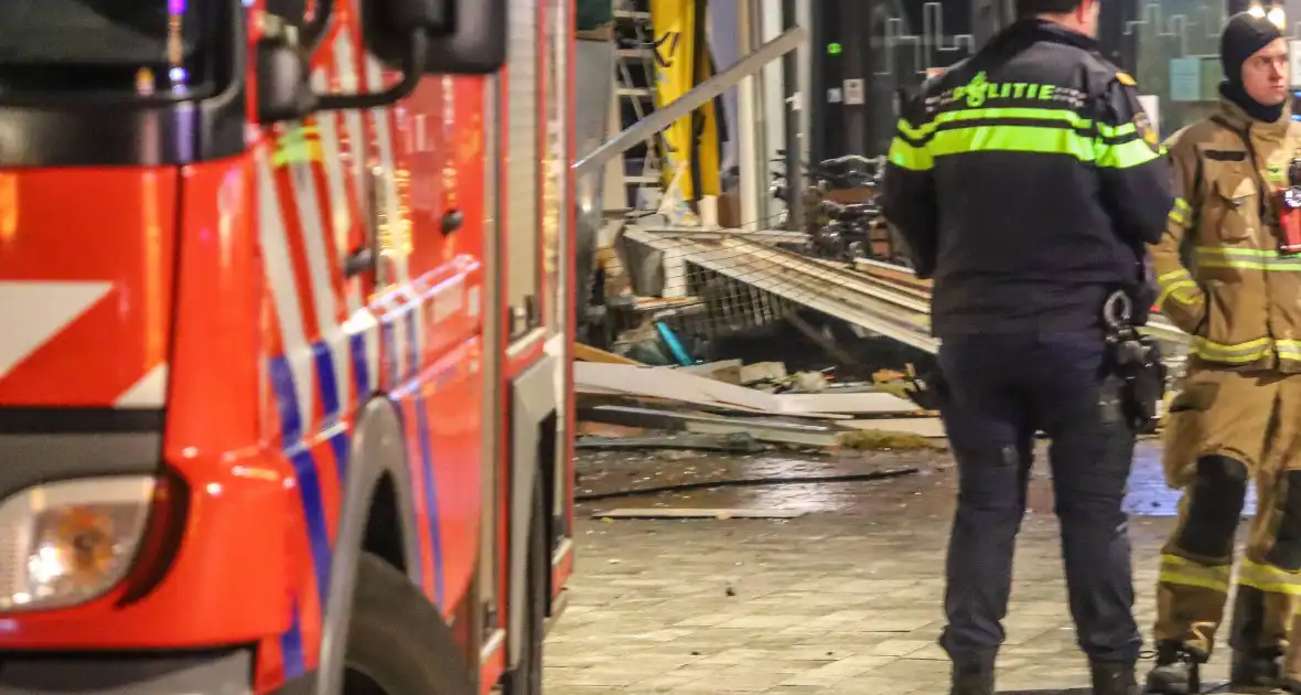 Explosie slaat gevel weg bij plofkraak op geldautomaat - Foto 10