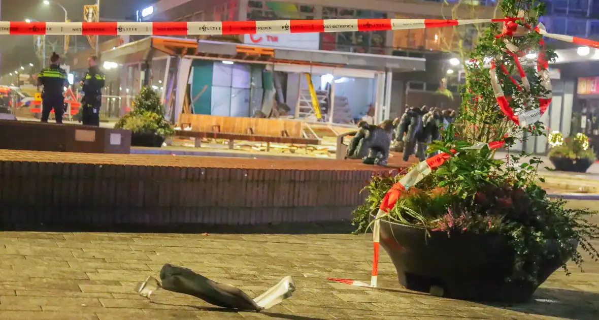 Explosie slaat gevel weg bij plofkraak op geldautomaat - Foto 4