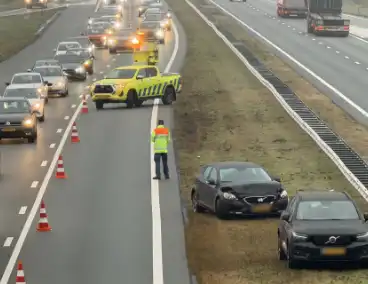 Ongeval tussen twee auto's veroorzaakt lange file