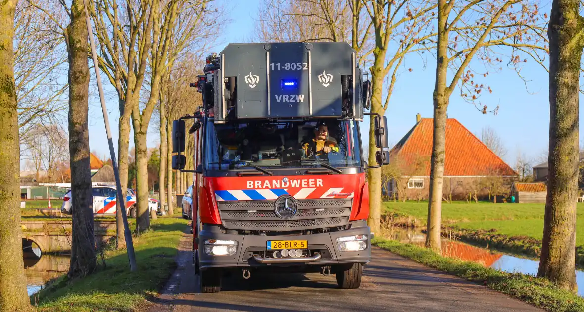 Brand in boerderij leidt tot rookinhalatie - Foto 1