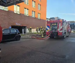 Autobrand in parkeergarage vraagt om snelle hulp