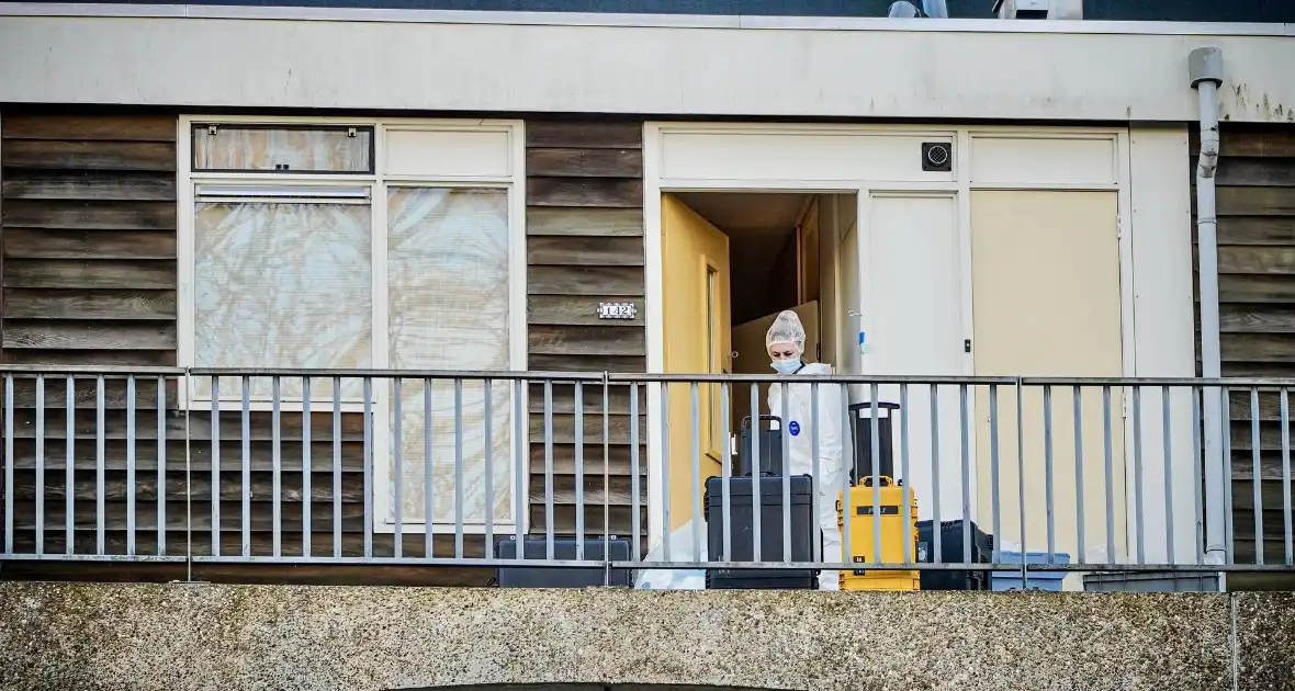 Onderzoek naar dood vrouw in woning - Foto 5