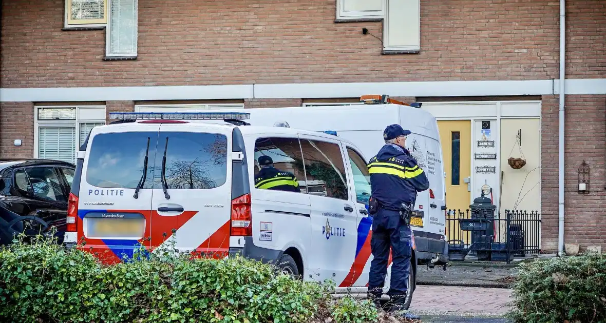 Onderzoek naar dood vrouw in woning - Foto 6