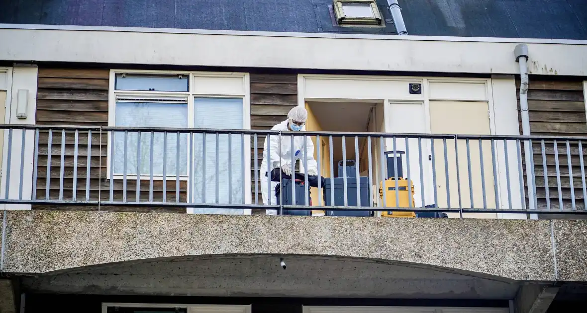 Onderzoek naar dood vrouw in woning - Foto 7