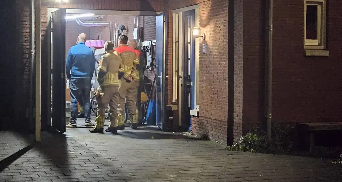 Brandweer stabiliseert instortend dak