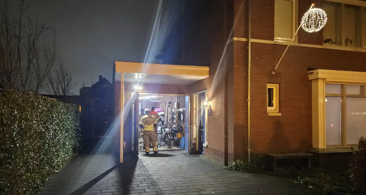 Brandweer stabiliseert instortend dak - Foto 3