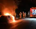 Auto in nachtelijke uren verwoest