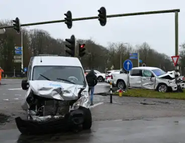 Veel schade bij ongeval op drukke weg
