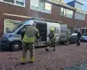 Elektrisch gereedschap in brand in bedrijfsbus