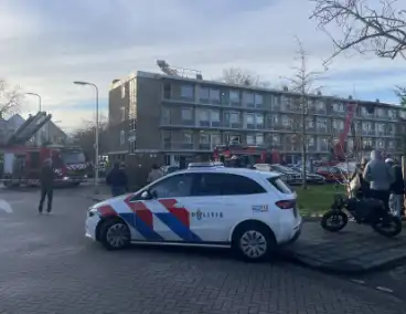 Uitslaande brand in flatgebouw veroorzaakt rookontwikkeling
